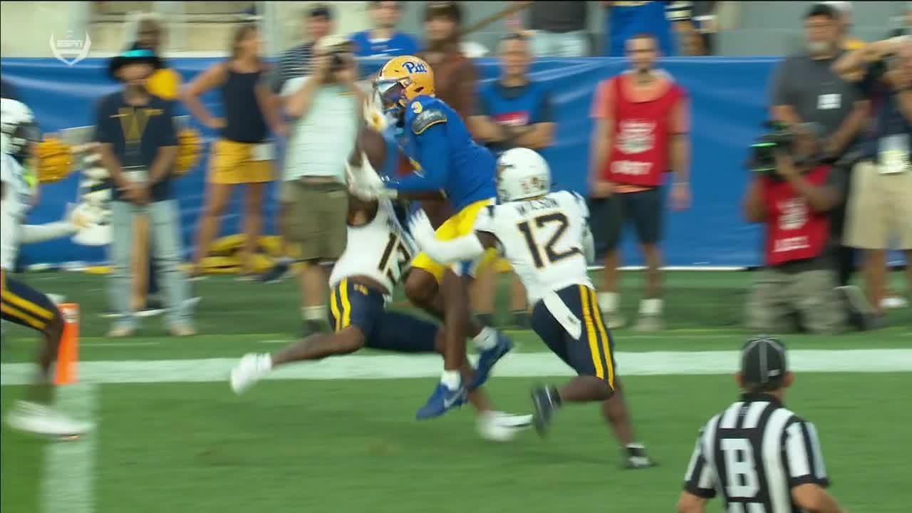 Daejon Reynolds make an amazing grab to pull Pitt within 3