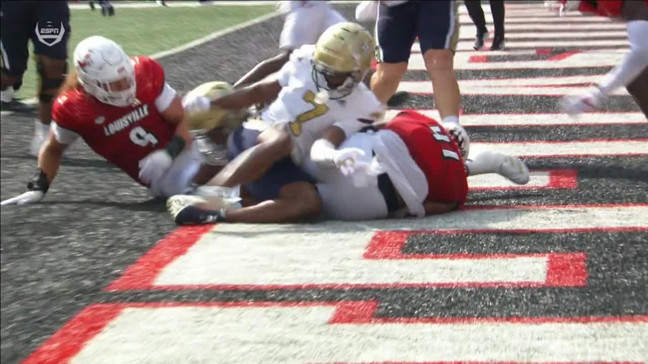 Ramon Puryear crosses goal line for a defensive touchdown