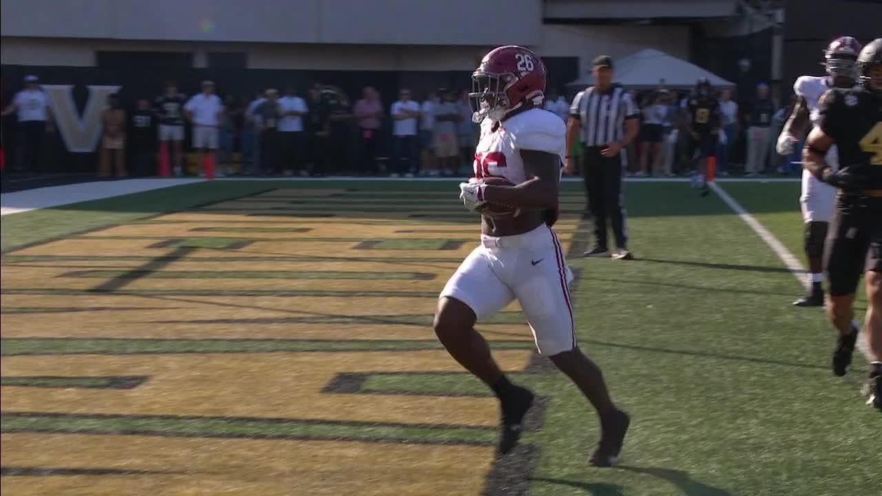Jam Miller gets into the end zone for Alabama