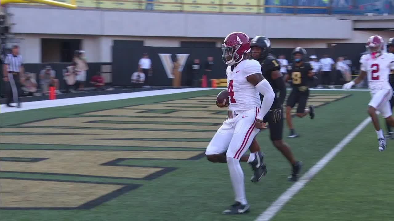 Jalen Milroe scores on QB keeper