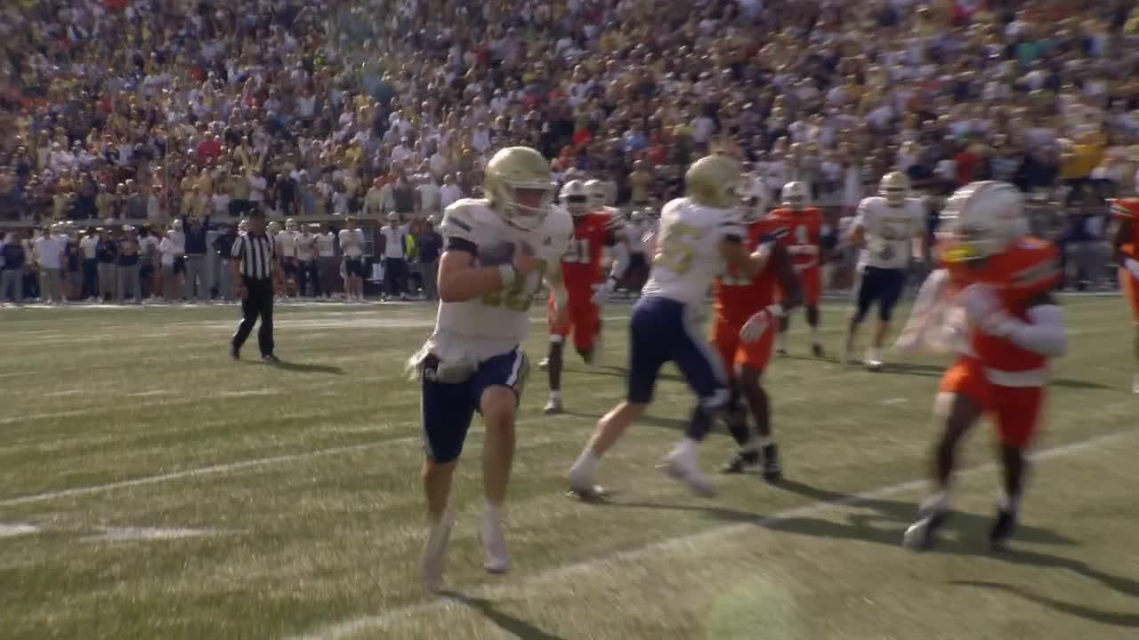 Haynes King extends Georgia Tech's lead with a TD