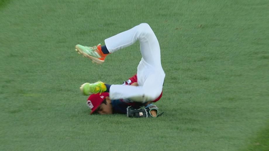 Pennsylvania center fielder makes sensational diving catch